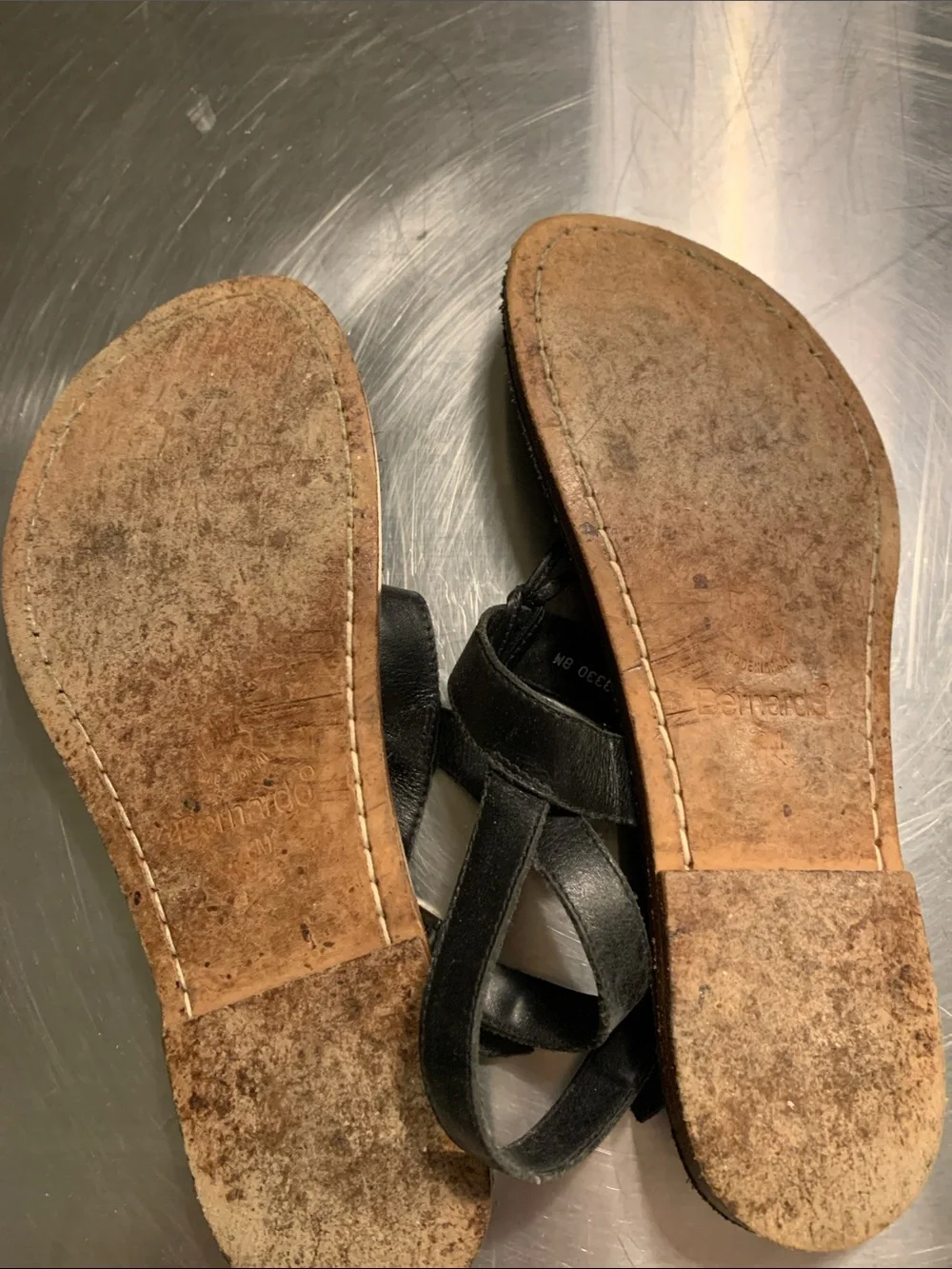 Bernardo Black Leather Toe Loop Maverick Sandals - Size 8